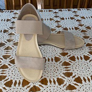 Women’s Sz. 7 ½ M Madeline Motto Taupe Beige Strappy Flat Sandals Shoes